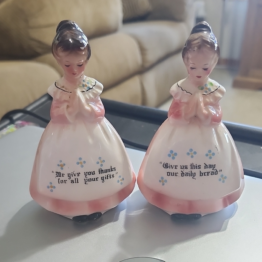 Enesco Japan Pink Praying Mother Girl salt & pepper shakers Vintage Give thanks